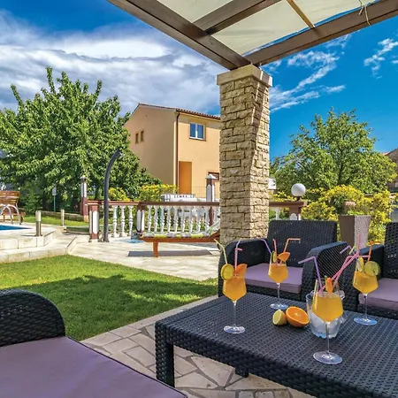 Stunning In With Private Swimming Pool, Be Inside Or Outside * Pula
