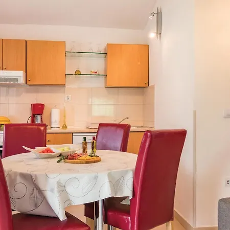 Stunning In With Private Swimming Pool, Be Inside Or Outside Pula