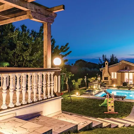 Casa de Férias Stunning In With Private Swimming Pool, Be Inside Or Outside