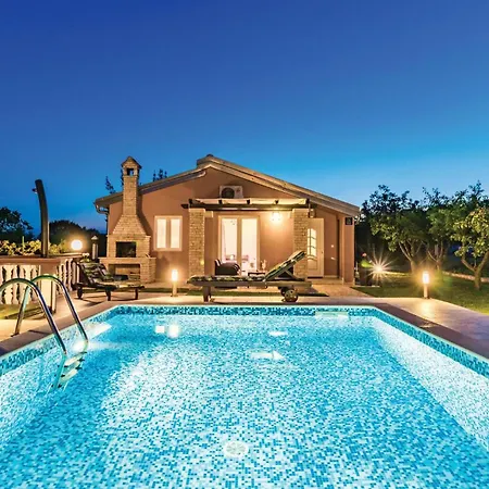 Stunning In With Private Swimming Pool, Be Inside Or Outside Dom wakacyjny *