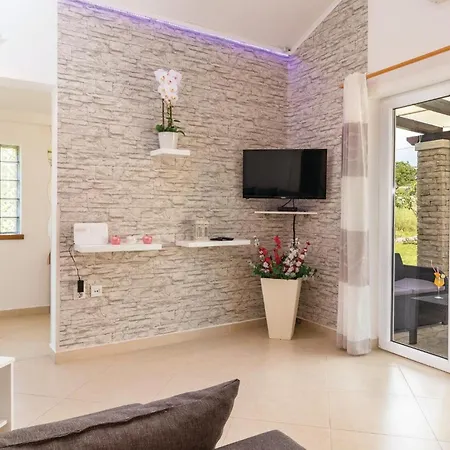 Stunning In With Private Swimming Pool, Be Inside Or Outside Casa de Férias Pula