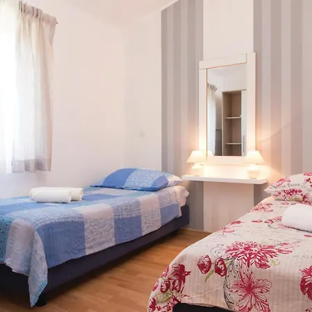 Stunning In With Private Swimming Pool, Be Inside Or Outside Casa de Férias Pula