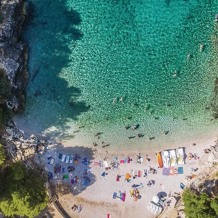Vikendica Stunning In With Private Swimming Pool, Be Inside Or Outside Pula